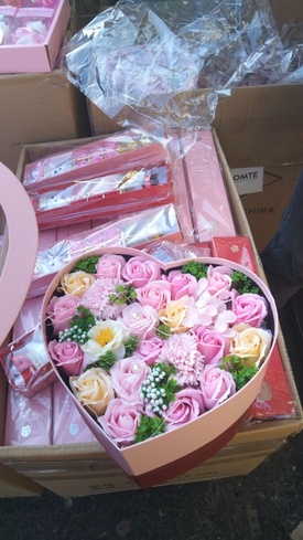 Подарочный набор мыла букет из роз в коробке розовый Love Light Rose Flower, Розовый
