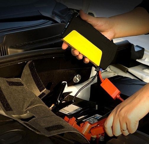 Автомобильное пускозарядное устройство Jump Starter 9980 мАч с компрессором в кейсе