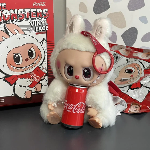 М'яка іграшка-брелок Labubu "Coca-Cola" - стильний аксесуар та милий подарунок