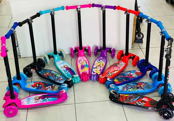 Самокат Scooter MAXI с подсветкой колес для девочки и мальчика от 3 лет розовый принцессы