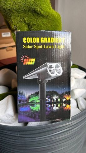 Садовий LED світильник на сонячній батареї Color Gradient Solar Spot Lawn Light