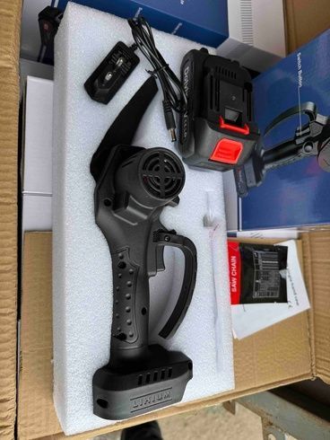 Аккумуляторная цепная мини-пила сучкорез для обрезки деревьев Mini Electric Chainsaw Black 1 АКБ